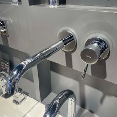 Vòi chậu gắn tường TOTO TLG11308B