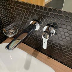 Vòi chậu gắn tường TOTO TLG03308B (Vòi dài)