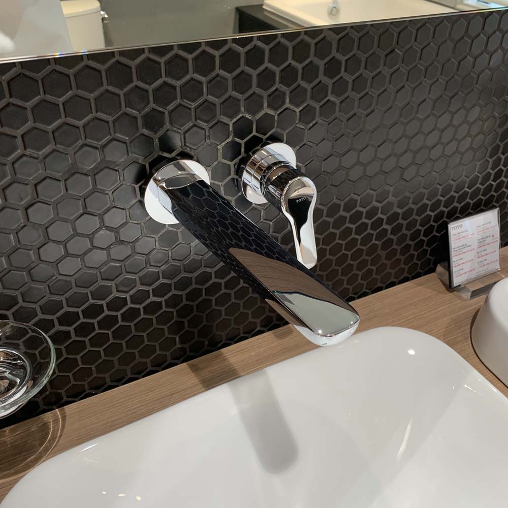 Vòi chậu gắn tường TOTO TLG03308B (Vòi dài)