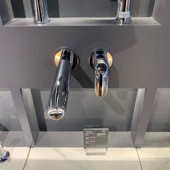 Vòi chậu gắn tường TOTO TLS03308B (Vòi dài)