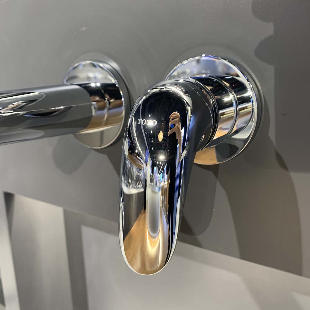 Vòi chậu gắn tường TOTO TLS03308B (Vòi dài)