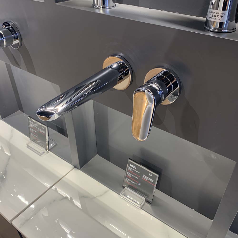 Vòi chậu gắn tường TOTO TLS04308B (Vòi ngắn)