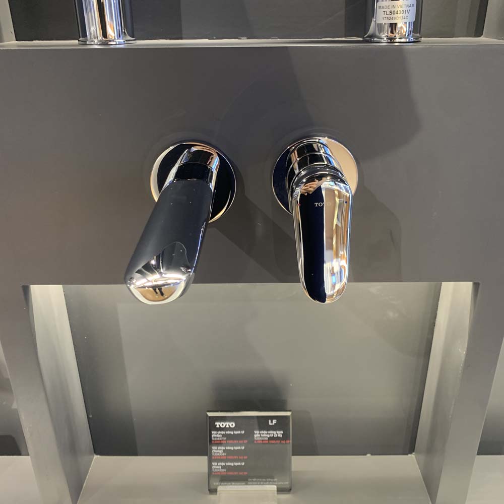 Vòi chậu gắn tường TOTO TLS04308B (Vòi ngắn)