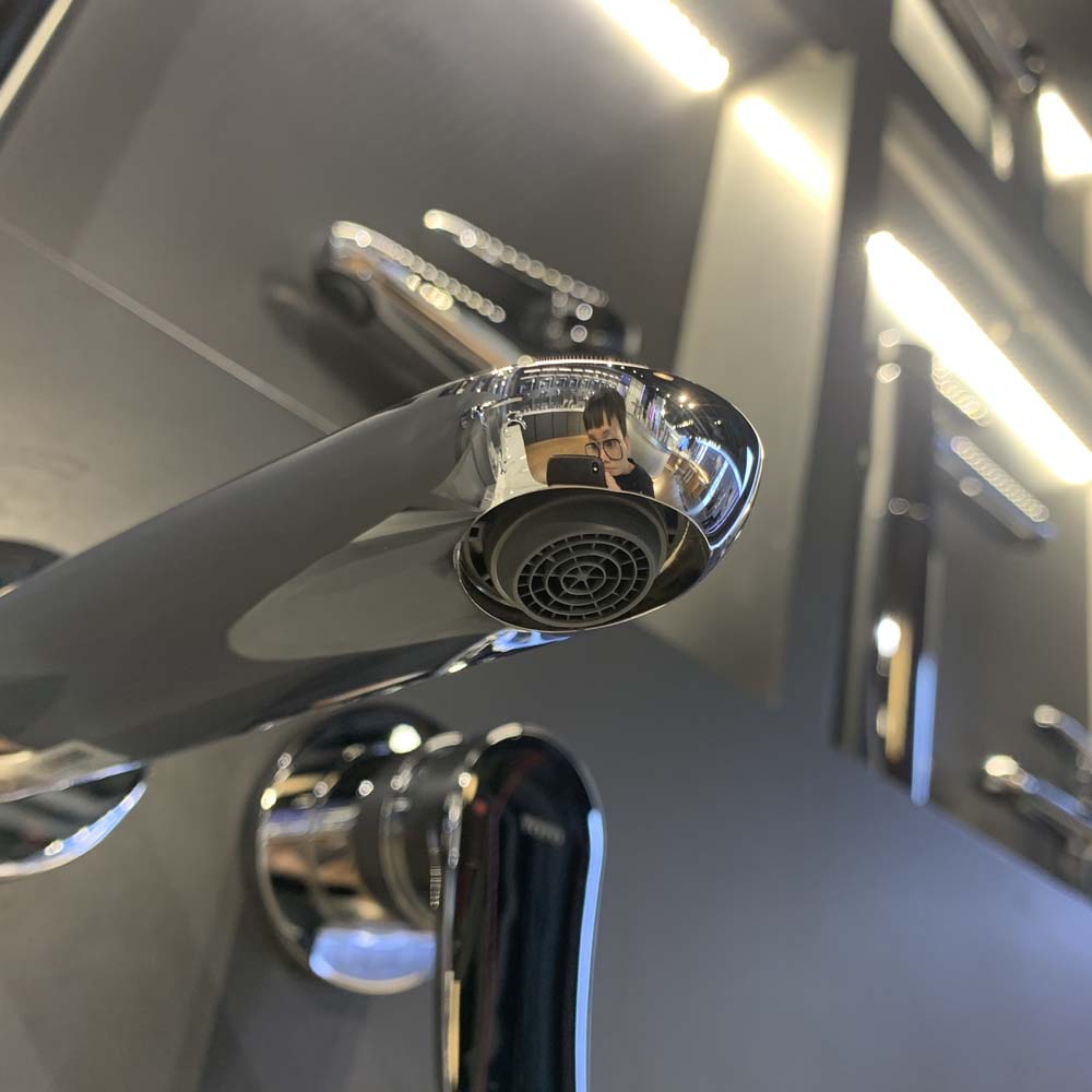 Vòi chậu gắn tường TOTO TLS04308B (Vòi ngắn)