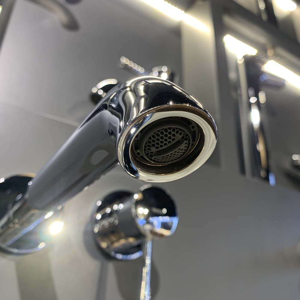 Vòi chậu gắn tường TOTO TLS02308B (Vòi dài)