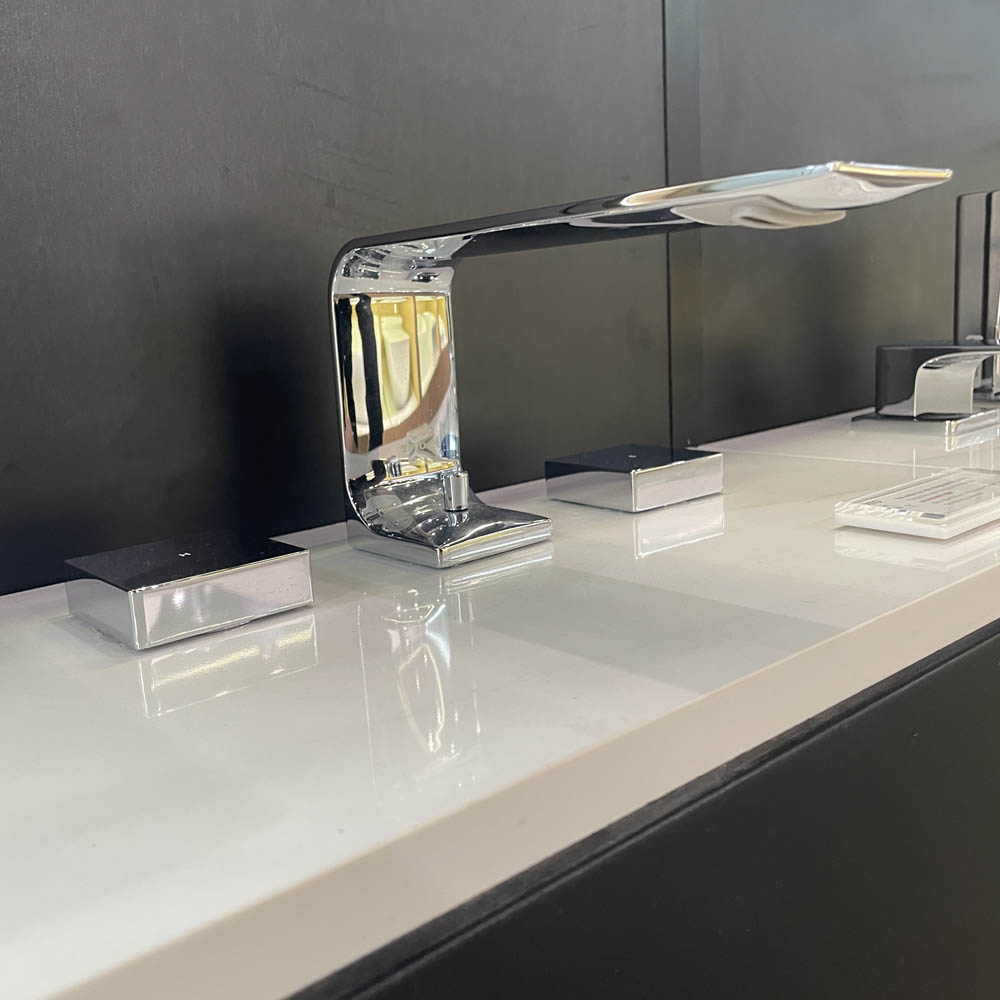 Vòi lavabo 3 lỗ TOTO TLP02201BA (Mã cũ TLP02201B)