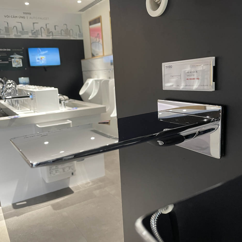 Vòi xả bồn TOTO TBP02001B âm tường