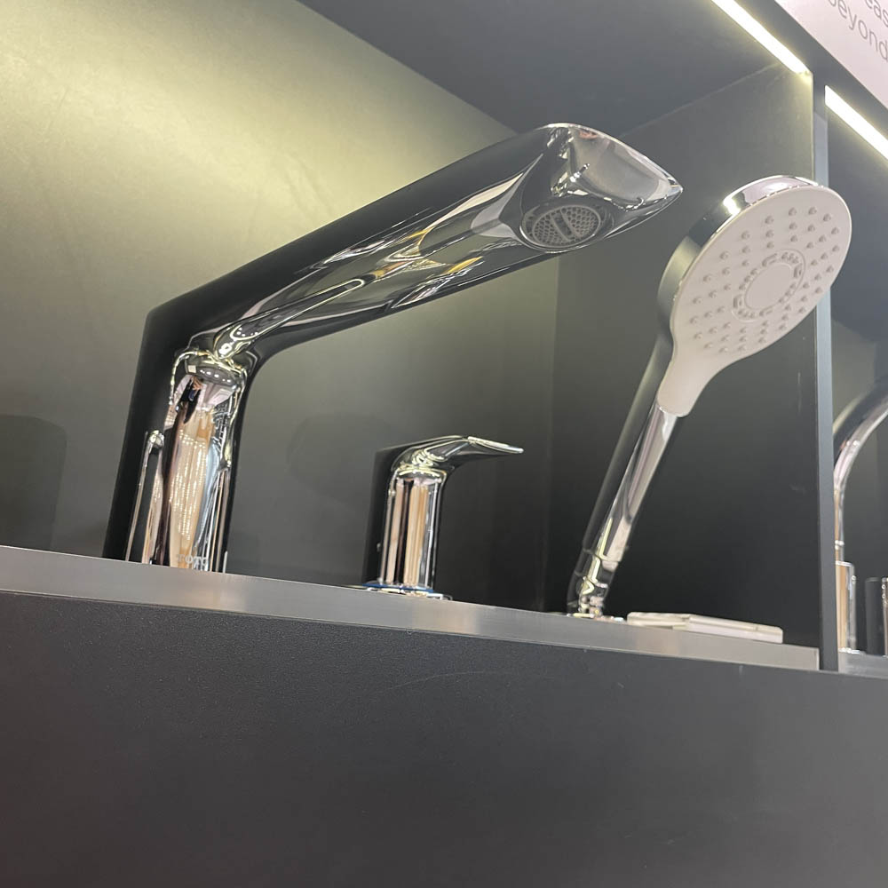 Vòi sen xả bồn tắm TOTO TBG04202BB (TBG04202B) 4 Lỗ