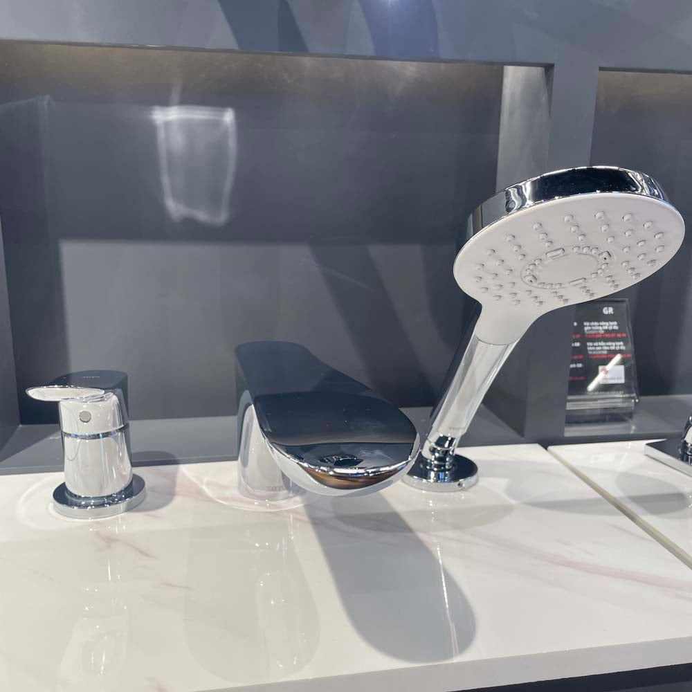 Vòi sen xả bồn tắm TOTO TBG01305B 3 lỗ