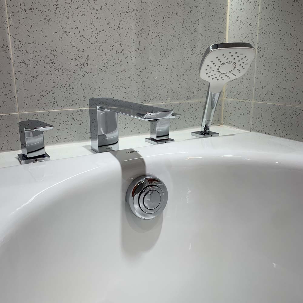 Vòi sen xả bồn tắm TOTO TBG02202BB 4 lỗ (TBG02202B)