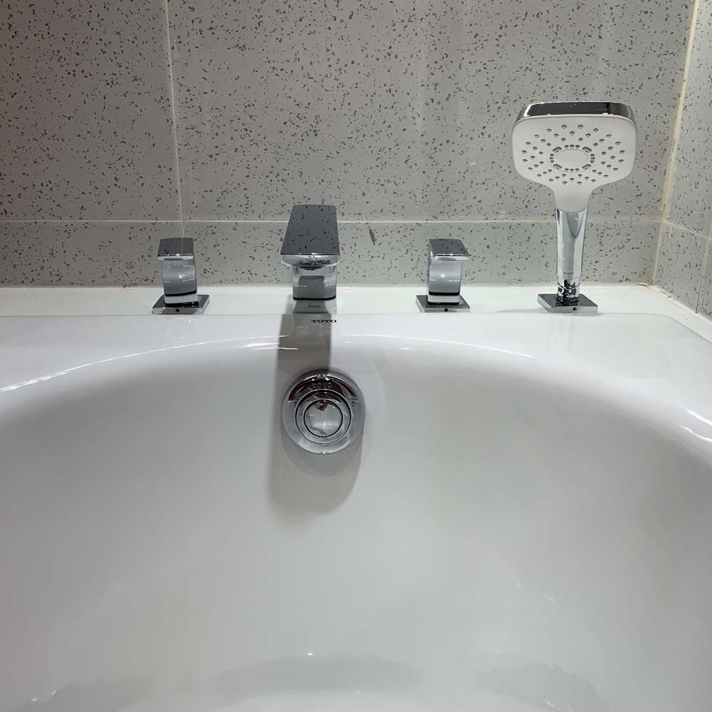 Vòi sen xả bồn tắm TOTO TBG02202BB 4 lỗ (TBG02202B)