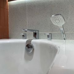 Vòi sen xả bồn tắm TOTO TBG02202BB 4 lỗ (TBG02202B)