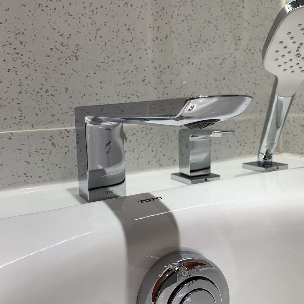 Vòi sen xả bồn tắm TOTO TBG02202BB 4 lỗ (TBG02202B)