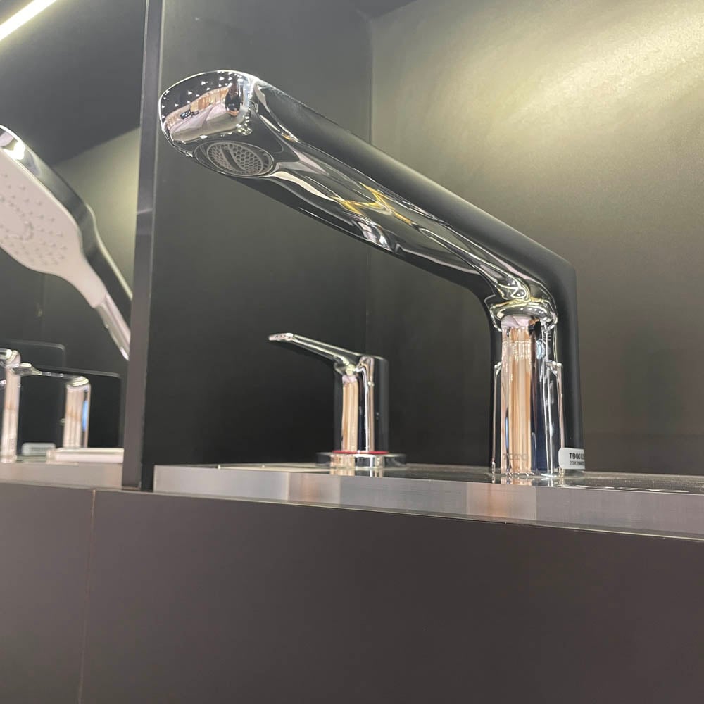 Vòi sen xả bồn tắm TOTO TBG03202BA 4 lỗ (TBG03202B)