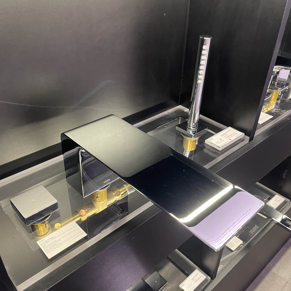 Vòi sen xả bồn tắm TOTO TBP02202A 4 lỗ