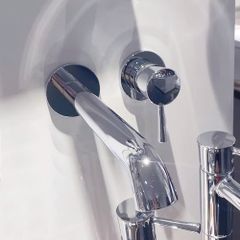 Vòi chậu gắn tường TOTO TLS02307B (Vòi ngắn)