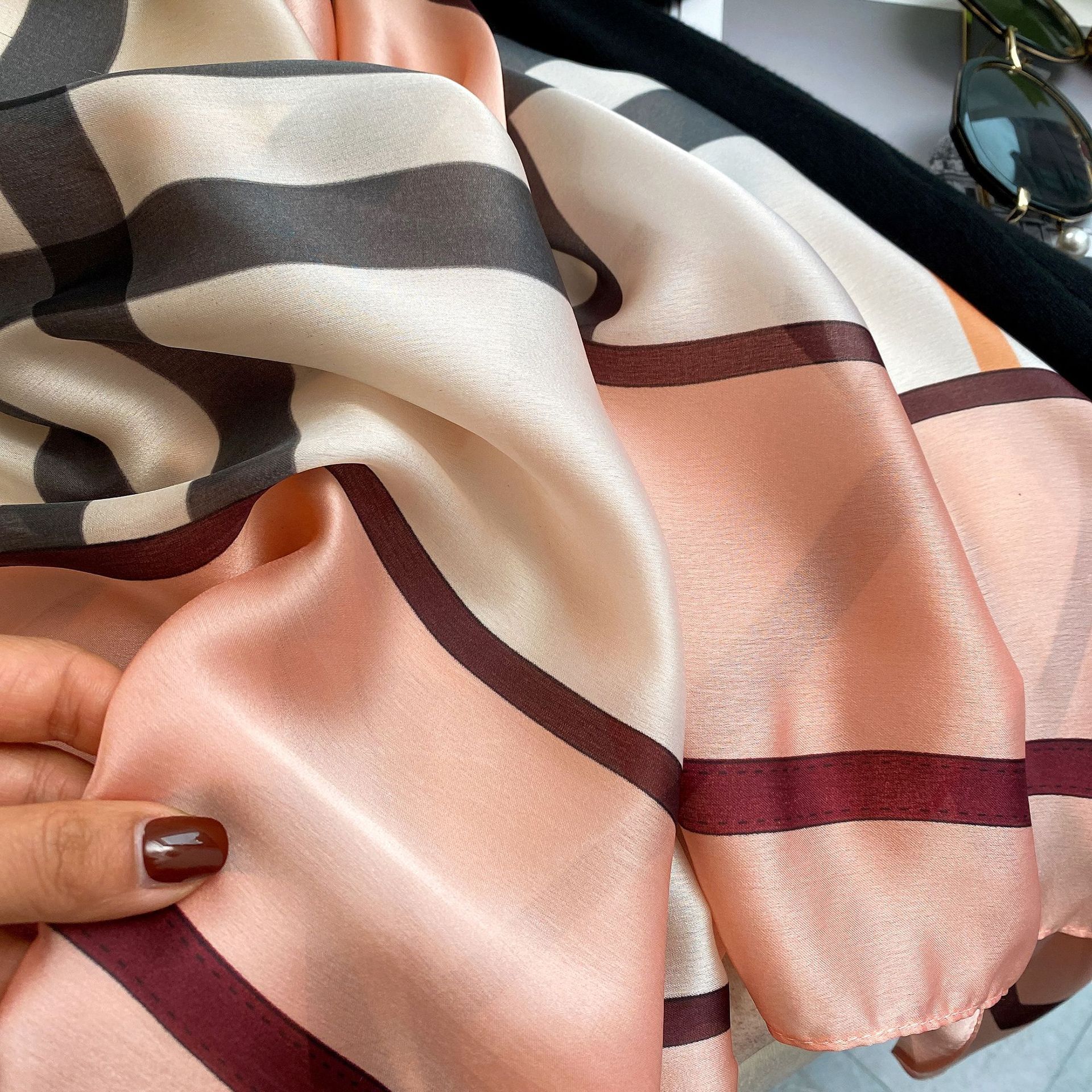  Quà tặng 20/11 cho sếp nữ, vợ, cô giáo, giáo viên nữ, mẹ và bạn gái, người yêu nữ quà tặng Khăn quàngchoàng cổ lụa cao cấp cho nữ văn phòng sở đẹp màu da cam AGANA - KS189 