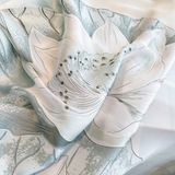  Quà tặng 20/10 cho sếp nữ, vợ, cô giáo, giáo viên nữ, mẹ và bạn gái, người yêu nữ quà tặng Khăn quàngchoàng cổ lụa cao cấp cho nữ văn phòng sở đẹp họa tiết hoa sen AGANA - KS190 