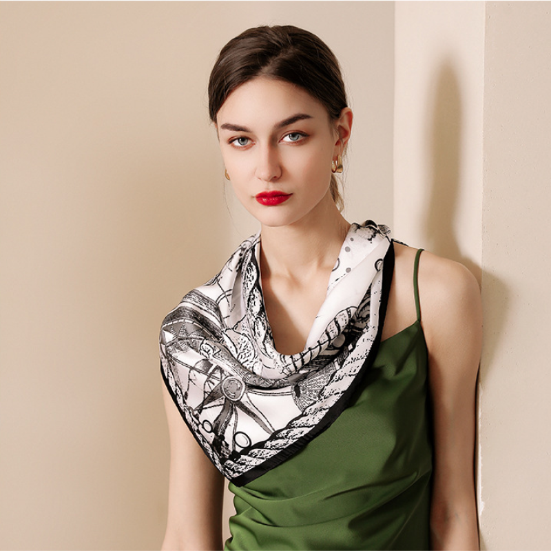  Khăn quàng cổ size vuông 70cm lụa mỏng nhẹ thích hợp cho mùa hè mùa xuân mùa thu chống nắng họa tiết la bàn màu đen AGANA- KL403 