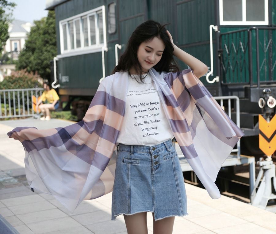  Quà tặng 20/10 cho sếp nữ, vợ, cô giáo, giáo viên nữ, mẹ và bạn gái, người yêu nữ quà tặng Khăn quàngchoàng cổ lụa cao cấp cho nữ văn phòng sở đẹp màu xanh sọc AGANA - KS155 