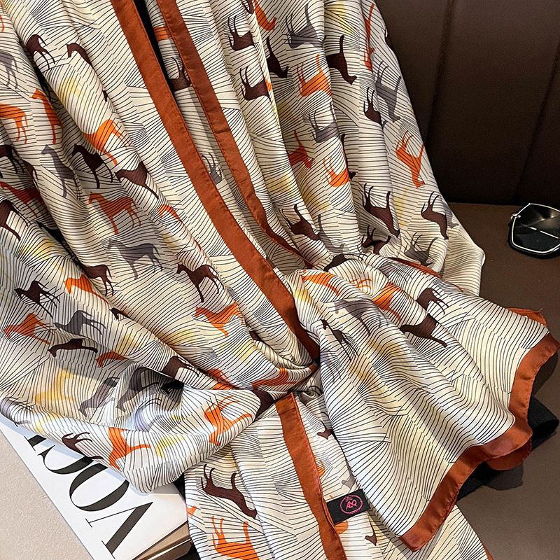  Quà tặng 20/10 cho sếp nữ, vợ, cô giáo, giáo viên nữ, mẹ và bạn gái, người yêu nữ quà tặng Khăn quàngchoàng cổ lụa cao cấp cho nữ văn phòng sở đẹp màu trắng viền cam AGANA - KS210 