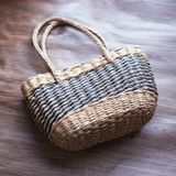  Túi cói đi biển vintage thời trang nữ phong cách cầm tay Hàn Quốc đẹp cổ điển màu nâu đậm - TC109 