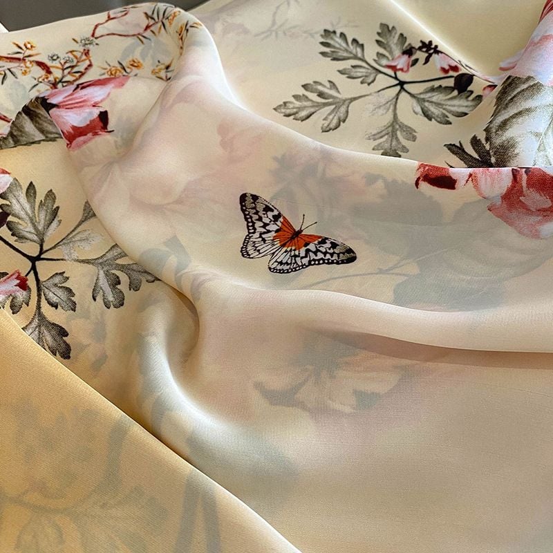  Quà tặng 20/11 cho sếp nữ, vợ, cô giáo, giáo viên nữ, mẹ và bạn gái, người yêu nữ quà tặng Khăn quàngchoàng cổ lụa cao cấp cho nữ văn phòng sở đẹp màu vàng AGANA - KS217 