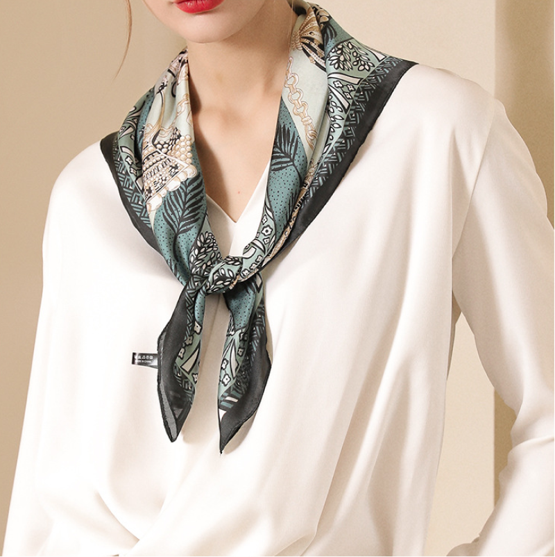  Khăn quàng cổ size vuông 70cm lụa mỏng nhẹ thích hợp cho mùa hè mùa xuân mùa thu chống nắng họa tiết dây xích màu xanh rêu AGANA- KL400 