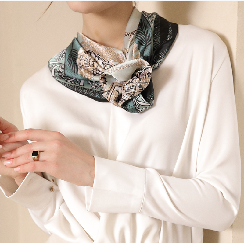  Khăn quàng cổ size vuông 70cm lụa mỏng nhẹ thích hợp cho mùa hè mùa xuân mùa thu chống nắng họa tiết dây xích màu xanh rêu AGANA- KL400 