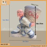 Chậu tượng chú tiểu cõng giỏ, chậu tượng cậu bé cõng giỏ, chậu bonsai trồng cây
