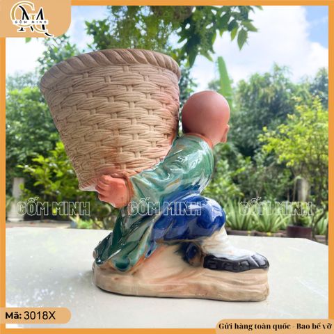 Chậu tượng chú tiểu cõng giỏ, chậu tượng cậu bé cõng giỏ, chậu bonsai trồng cây