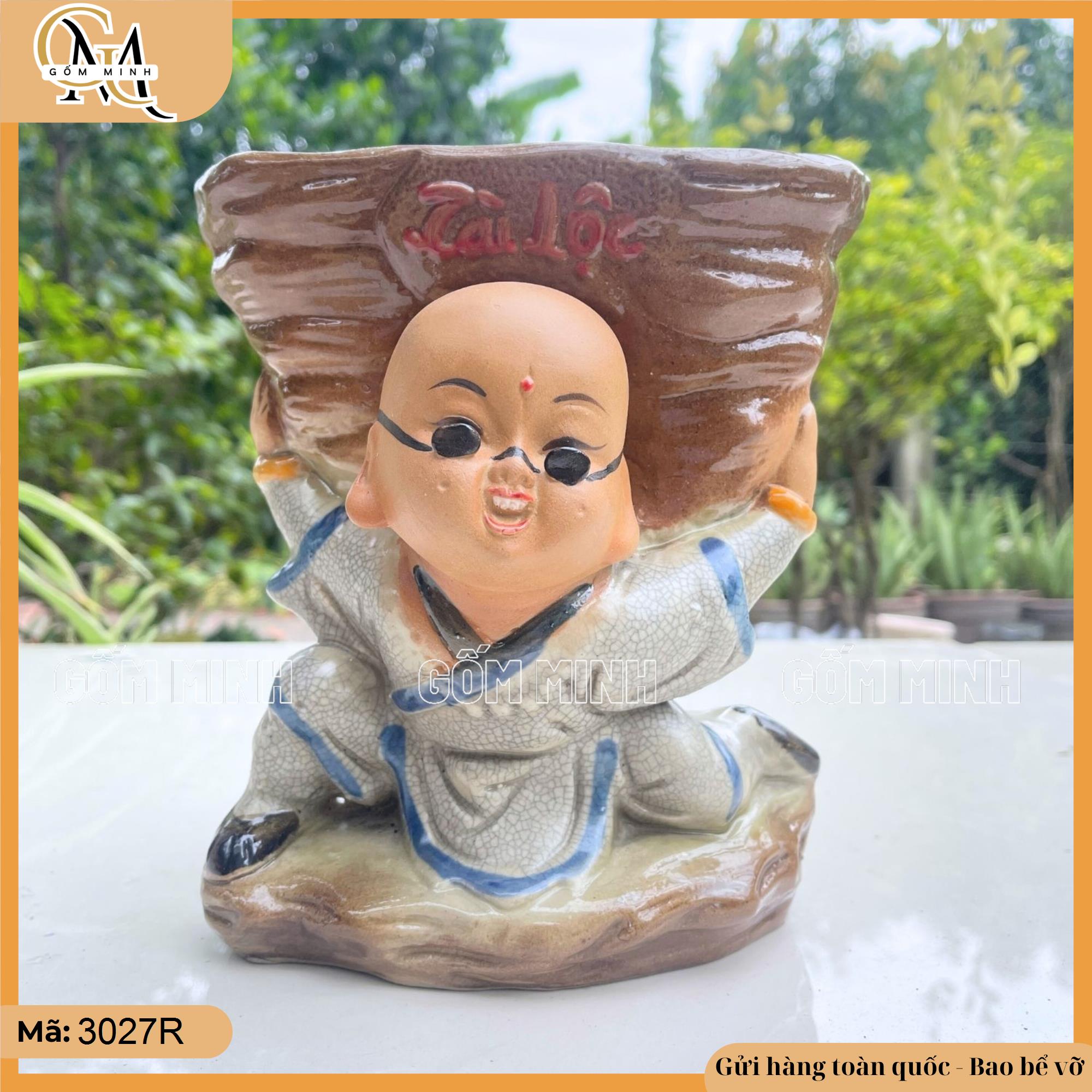 Chậu tượng chú tiểu cõng đá nhỏ