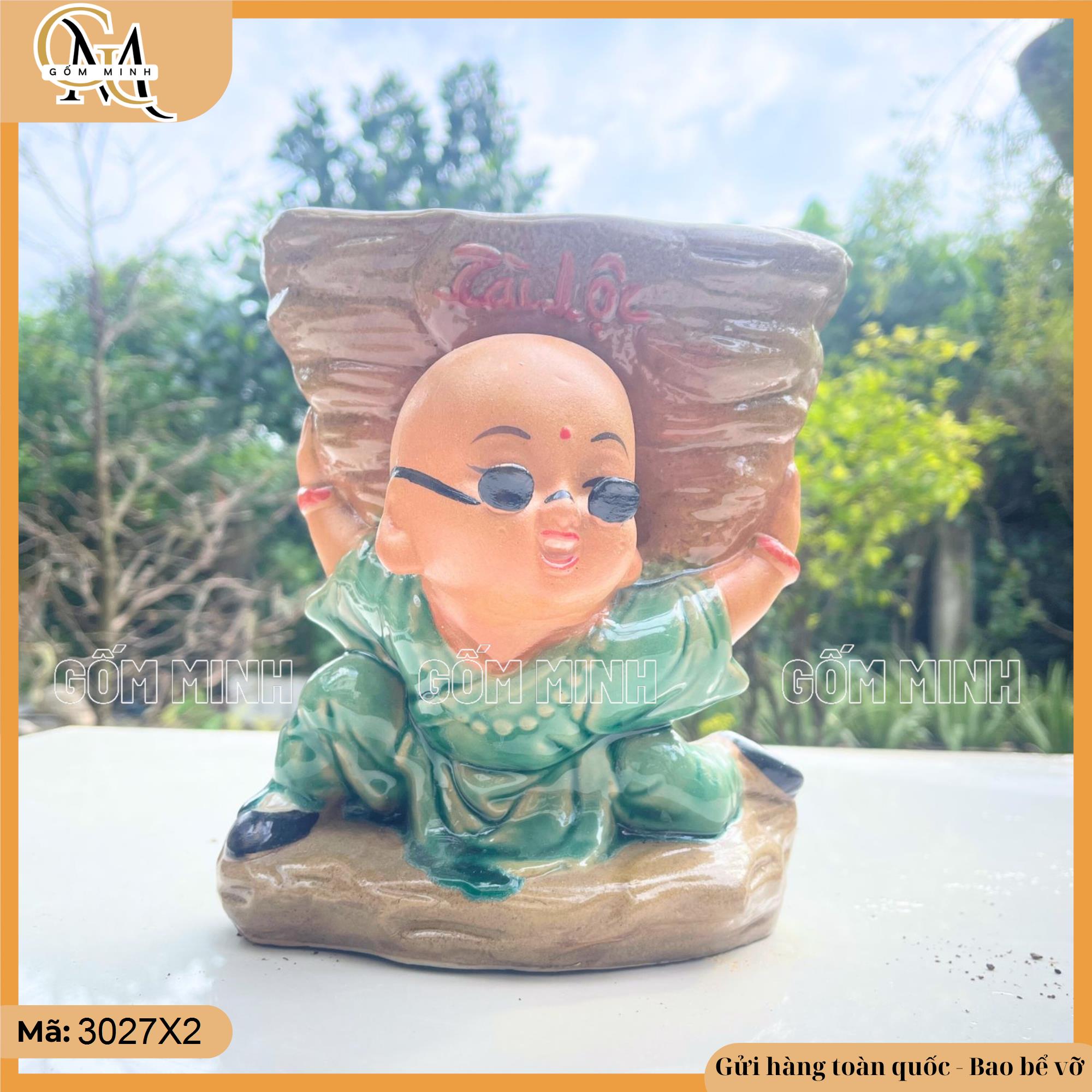 Chậu tượng chú tiểu cõng đá nhỏ