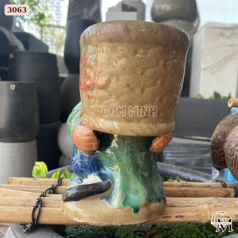 Chậu tượng chú tiểu cõng giỏ Tài Lộc men xanh s2