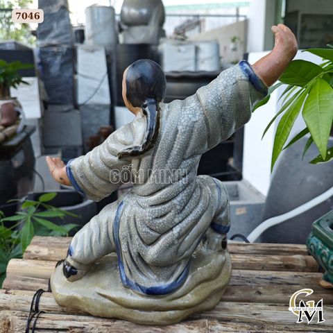 Tượng Hoàng Phi Hồng đánh võ ghép cây bonsai
