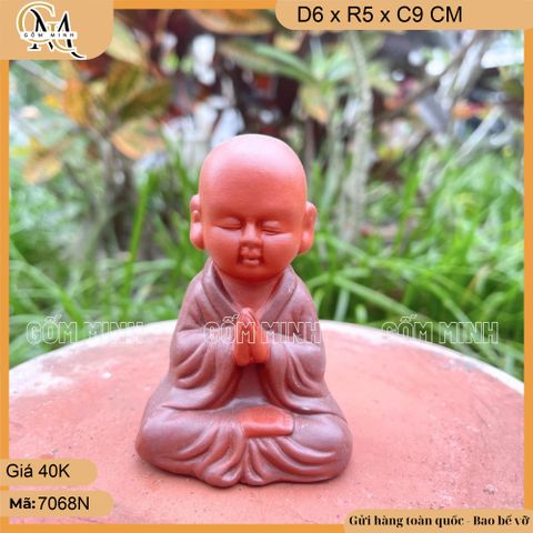 Tượng chú tiểu ngồi chắp tay mini gốm sứ Bát Tràng, tượng chú tiểu mini trang trí nhà cửa