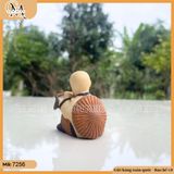 Tiểu cảnh Cậu bé thổi sáo nhỏ vàng, tượng chú bé thổi sáo gốm Bát Tràng, tượng gốm thổi sáo mini