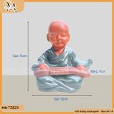 Tượng chú tiểu đánh đàn cao 14cm bằng gốm, tượng đánh đàn nhỏ decor, tạo không gian thanh tịnh, an lạc