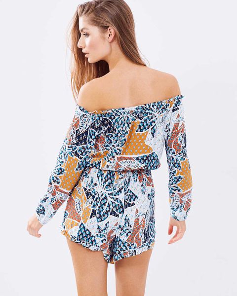 Jumpsuit ngắn bẹt vai, tay dài