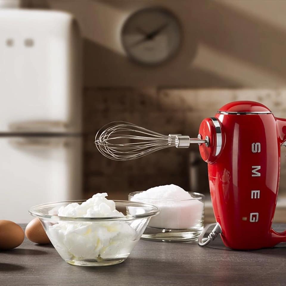 Máy đánh trứng trộn bột SMEG HMF01RDEU