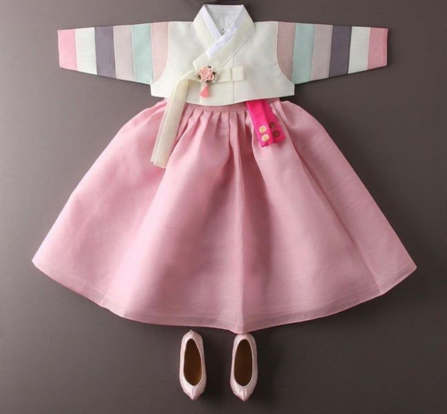  P21_112. Hanbook Áo Trắng Phối Màu Váy Hồng 