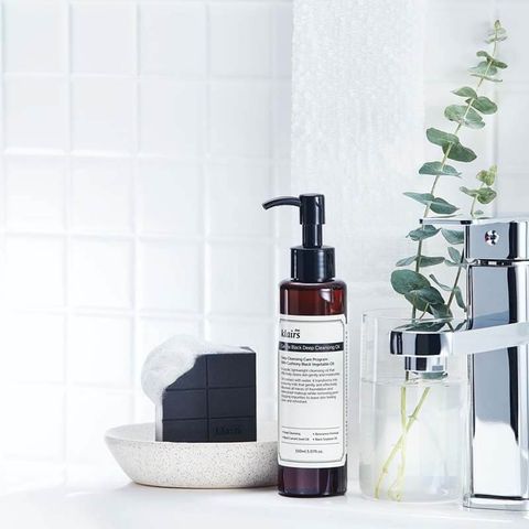 Dầu Tẩy Trang Gentle Black Deep Cleansing Oil 150ml ( DATE 10/2026 )