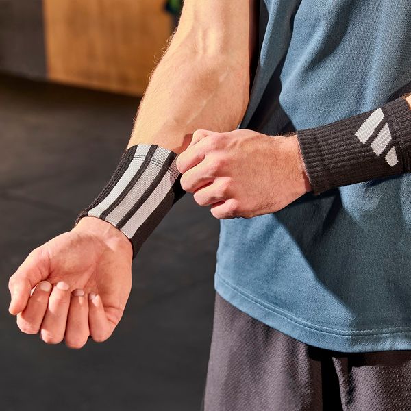 BẢO VỆ CỔ TAY ADIDAS ADST-13403BK