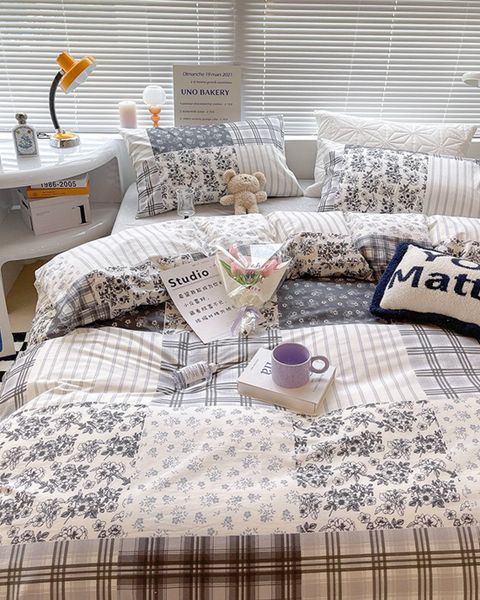 Bộ Drap & Chăn Chần Cotton Lụa 160x200 (4 Món) (Tặng 1 Vỏ Gối Ôm & 1 Bình Nước)
