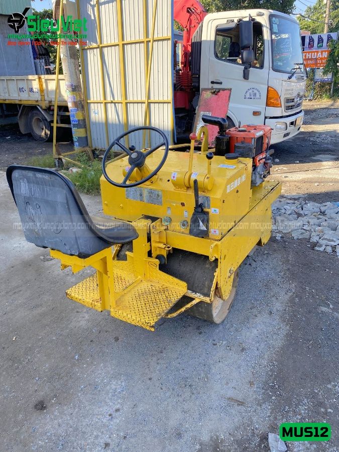Xe lu rung nhỏ 1.2 Tấn Meiwa MUS12 Nhật Bản (629)