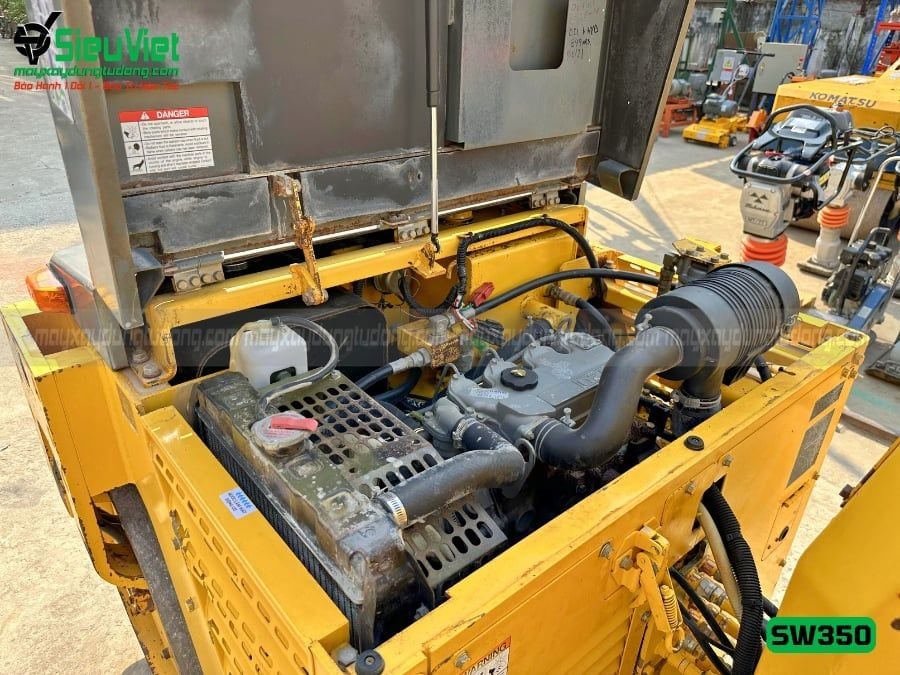 Xe lu rung nhỏ 2.8 tấn Sakai SW350 Nhật Bản (VSW1410252)