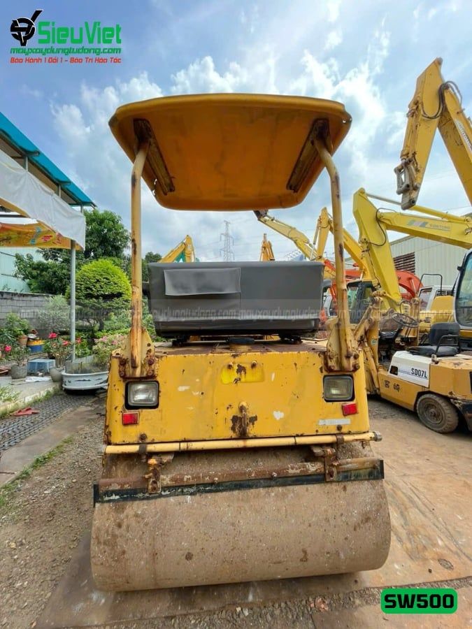 Xe lu rung nhỏ 3.8 tấn Sakai SW500 Nhật Bản (VSW610159)