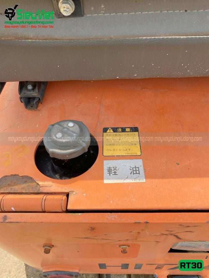 Xe lu tĩnh bánh lốp 2.7 tấn Hitachi RT30 Nhật Bản (80285)