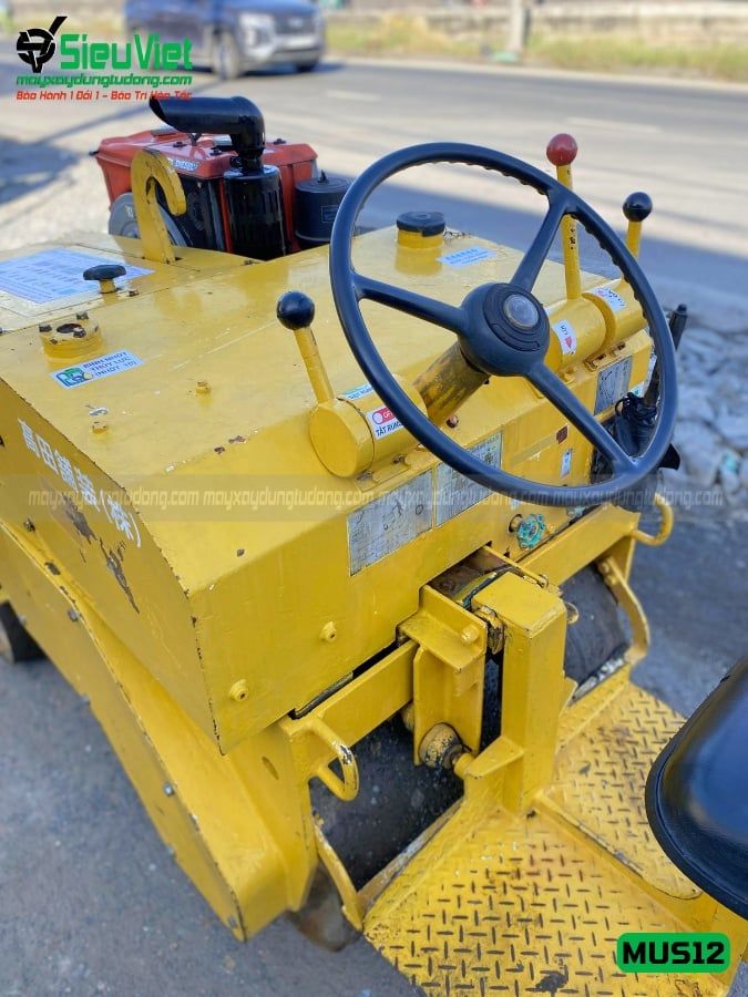 Xe lu rung nhỏ 1.2 Tấn Meiwa MUS12 Nhật Bản (629)