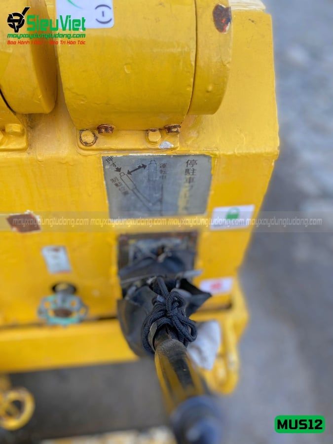 Xe lu rung nhỏ 1.2 Tấn Meiwa MUS12 Nhật Bản (629)